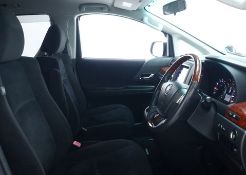 Toyota Vellfire 2.4 PETROL AUTO 5dr 39