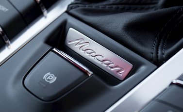 Porsche Macan Turbo 22
