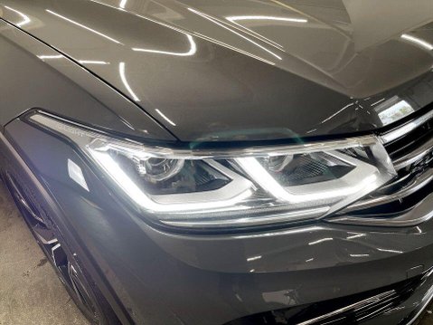 Volkswagen Tiguan 2.0 TDI R-Line SUV 5dr Diesel DSG 4Motion Euro 6 (s/s) (200 ps) Air Con - A 9