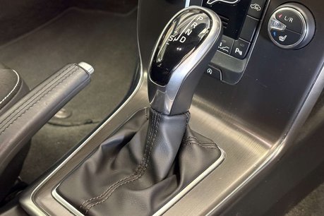 Volvo V40 1.6 T4 SE Lux Nav Hatchback 5dr Petrol Powershift Euro 5 (s/s) (180 ps) 42