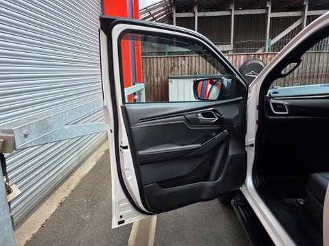 Isuzu D-Max V-CROSS DCB AUTO 21