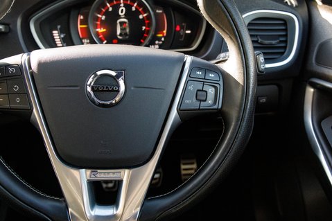 Volvo V40 T2 R-DESIGN NAV PLUS 19