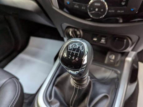 Nissan Navara 2.3 Navara Tekna dCi 4WD 5dr 83