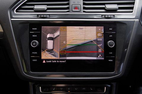 Volkswagen Tiguan R-LINE TECH TDI DSG 32