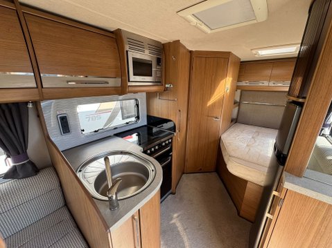 Auto-Trail Tracker fb 10