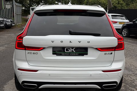 Volvo XC60 B4 R-DESIGN PRO AWD - 22 INCH ALLOY WHEELS - CRYSTAL WHITE PAINT 10