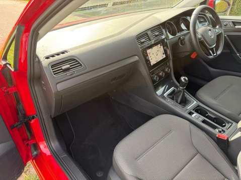 Volkswagen Golf 2.0 TDI SE Nav Euro 6 (s/s) 5dr 16
