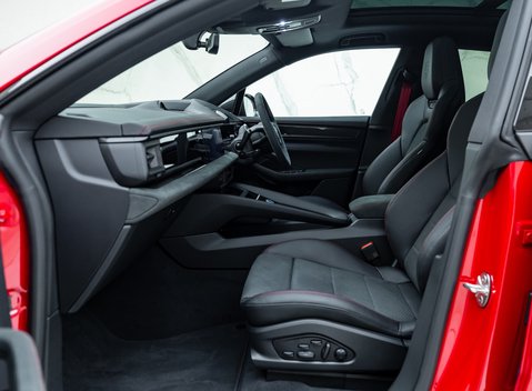 Porsche Macan GTS Electric 20