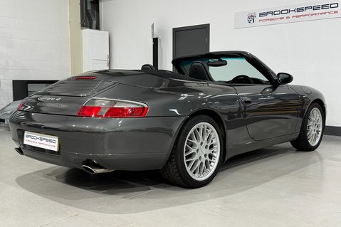 Porsche 911 Carrera 4 Cabriolet 7