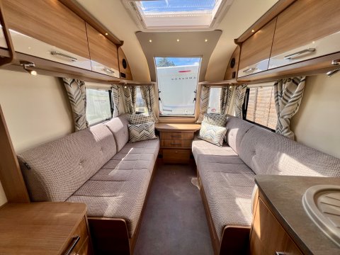 Bailey Pegasus Genoa GT70  10
