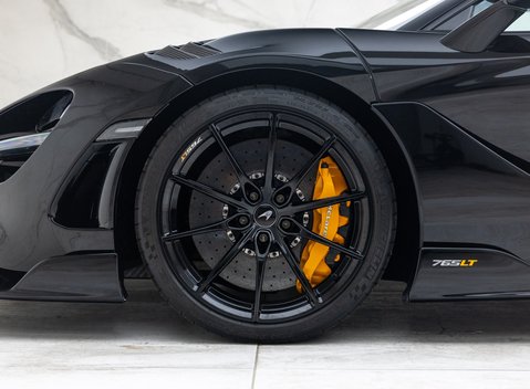 McLaren 765LT 32