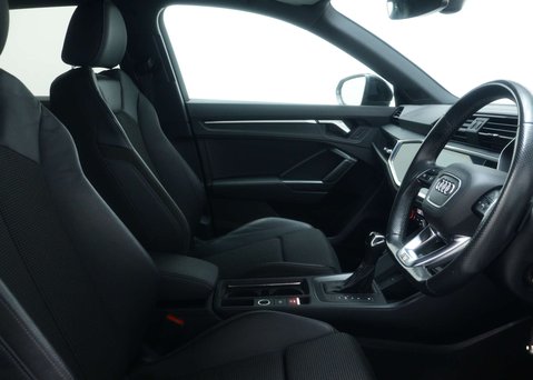 Audi Q3 1.5 TFSI CoD 35 Black Edition SUV 5dr Petrol S Tronic Euro 6 (s/s) (150 ps) 43