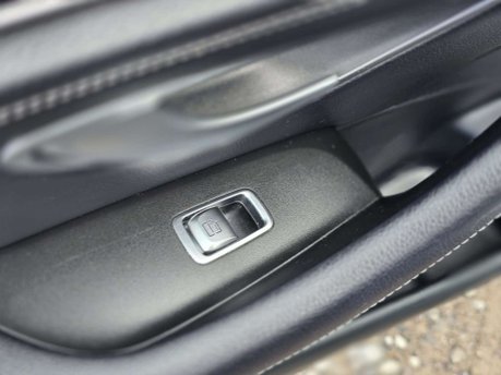 Mercedes-Benz E Class 2.0 E220d AMG Line Saloon 4dr Diesel G-Tronic+ Euro 6 (s/s) (194 ps) 26