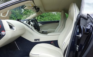 Aston Martin Vanquish Volante 18