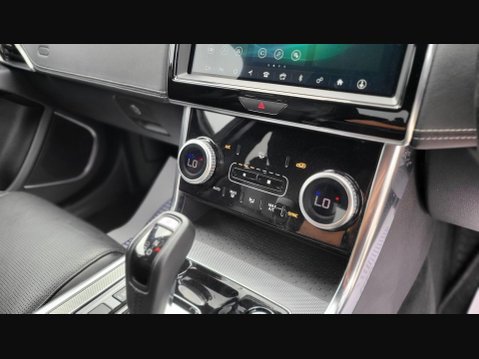 Jaguar XE R-DYNAMIC S 37