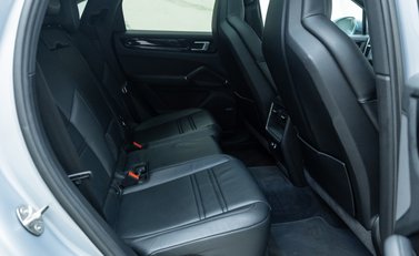 Porsche Cayenne E-Hybrid Coupe 18