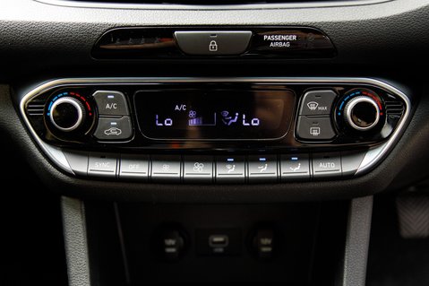 Hyundai i30 T-GDI FASTBACK N LINE MHEV 38