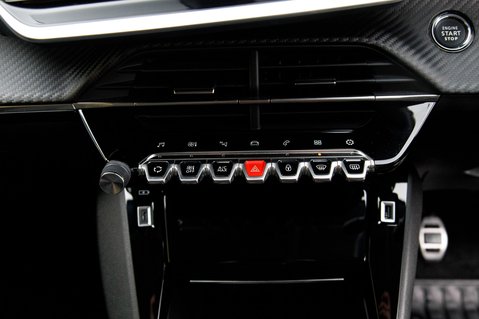 Peugeot 208 PURETECH ALLURE PREMIUM PLUS S/S 32