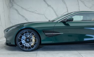 Aston Martin Vanquish V12 35