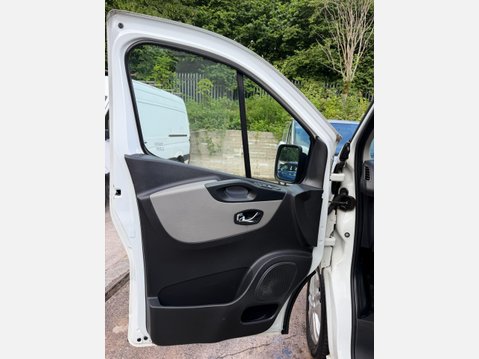 Renault Trafic 1.6 dCi ENERGY 27 Sport Nav Panel Van 5dr Diesel Manual SWB Standard Roof E 34