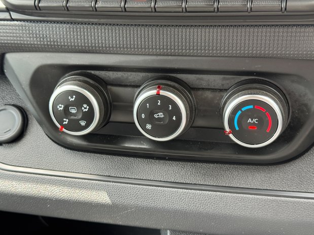 Renault Trafic SWB L1H1 [SOLD MM] Low Roof Advance SL30 Air Con Nav Sensors EURO 6 42