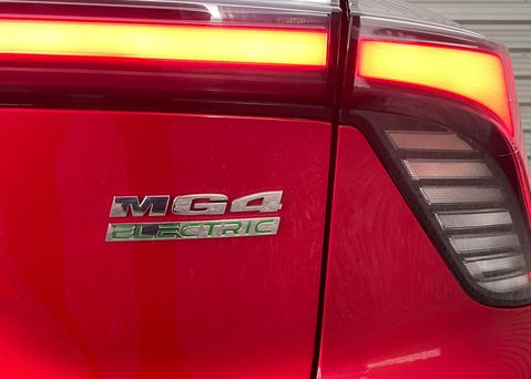 MG MG4 EV 64kWh TROPHY 13