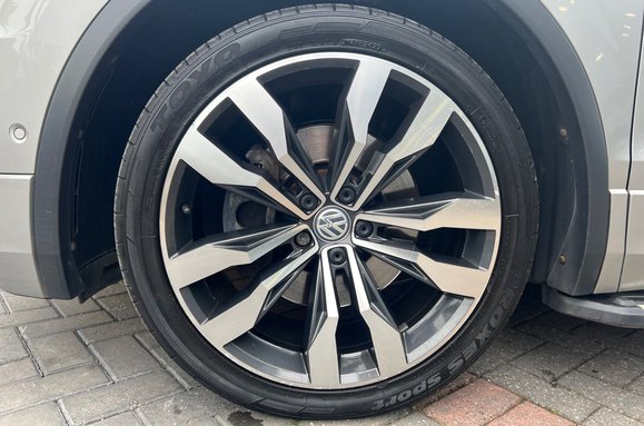 Volkswagen Tiguan R-LINE TECH 2.0 TDI 4MOTION DSG AUTO 10