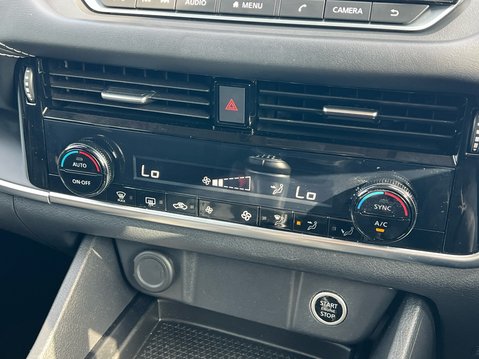 Nissan Qashqai DIG-T ACENTA PREMIUM MHEV 26