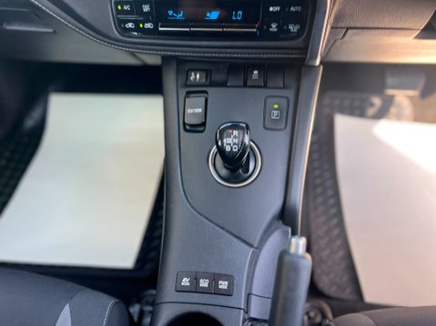 Toyota Auris VVT-I ICON TECH TOURING SPORTS 46