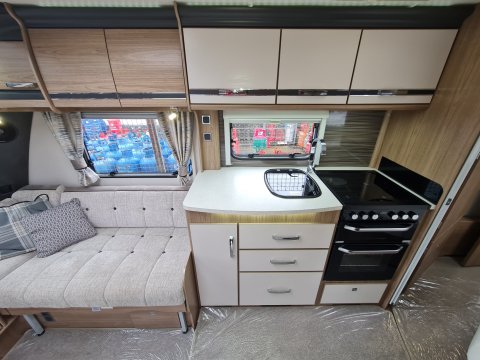 Coachman VIP 560 11