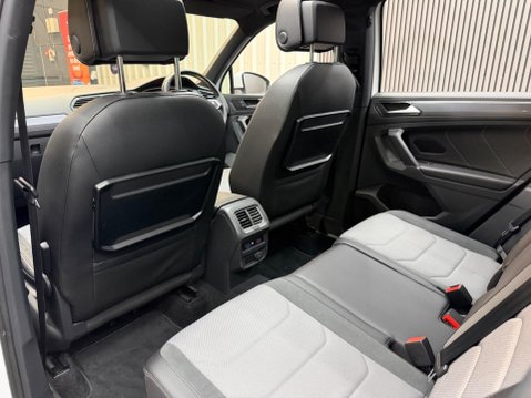 Volkswagen Tiguan 2.0 TDI BlueMotion Tech R-Line Euro 6 (s/s) 5dr 48