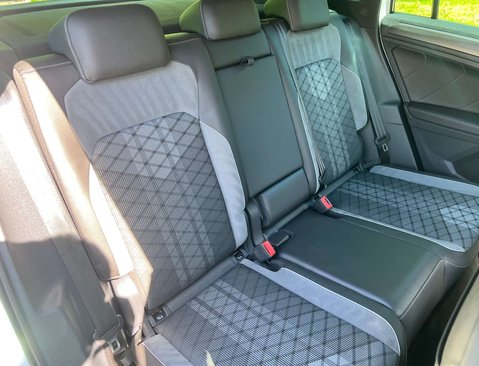Volkswagen Tiguan 1.5 Tiguan R-Line TSi Semi-Auto 5dr 44