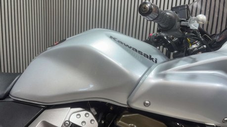 Kawasaki Z ZR750 2007 1 OWNER ONLY 8K NEW MOT WARRANTY 750CC 30