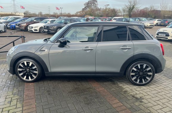 Mini Hatch COOPER EXCLUSIVE 5 DOOR AUTOMATIC 12