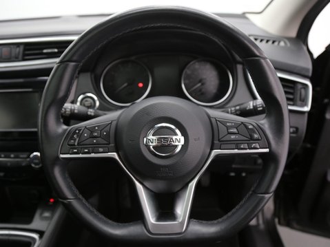Nissan Qashqai 1.3 DIG-T N-Connecta Euro 6 (s/s) 5dr 11