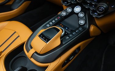Aston Martin V8 Vantage ROADSTER 25