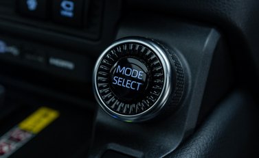 Toyota Land Cruiser Invincible 33