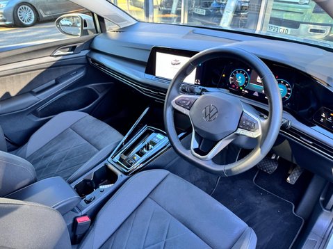 Volkswagen Golf STYLE ETSI DSG 17