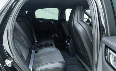 Porsche Cayenne Turbo GT 13