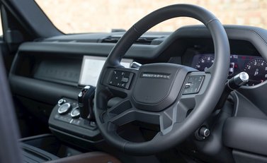 Land Rover Defender 110 X P400 11