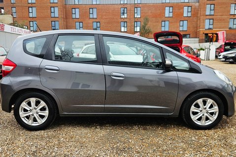 Honda Jazz I-VTEC ES..12 SERVICES LAST ONE @75K .. BEST COLOUR !!.. 1 PREVIOUS KEEPER  7