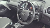 Toyota Aygo 1.0 VVT-i x-play Hatchback 5dr Petrol x-shift Euro 6 (Safety Sense) (71 ps) 41