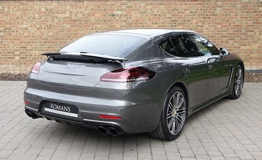 Porsche Panamera GTS 33