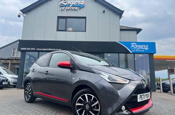 Toyota Aygo 1.0 VVT-I X-TREND TSS 5 DOOR 2