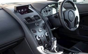 Aston Martin V12 Vantage S 14