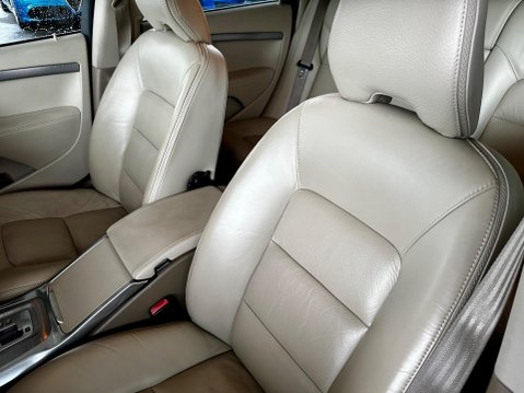 Volvo XC70 2.4 D5 SE Lux Geartronic AWD Euro 5 5dr 15