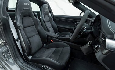 Porsche 911 Targa 4 GTS (991.2) Targa 13