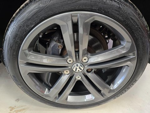 Volkswagen Touareg 3.0 TDI V6 BlueMotion Tech R-Line Plus Tiptronic 4WD Euro 6 (s/s) 5dr 57