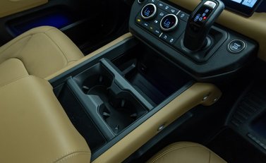 Land Rover Defender 110 D250 X-DYNAMIC HSE 27