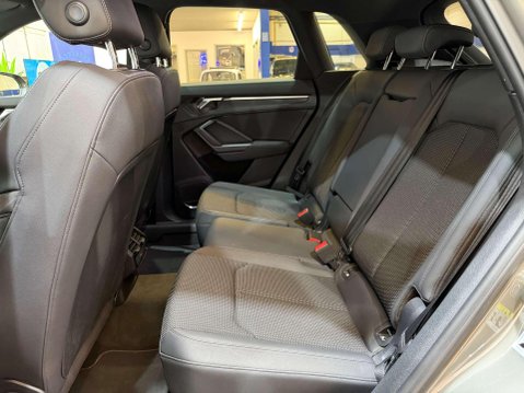 Audi Q3 2.0 TDI 35 S line SUV 5dr Diesel S Tronic Euro 6 (s/s) (150 ps) 45